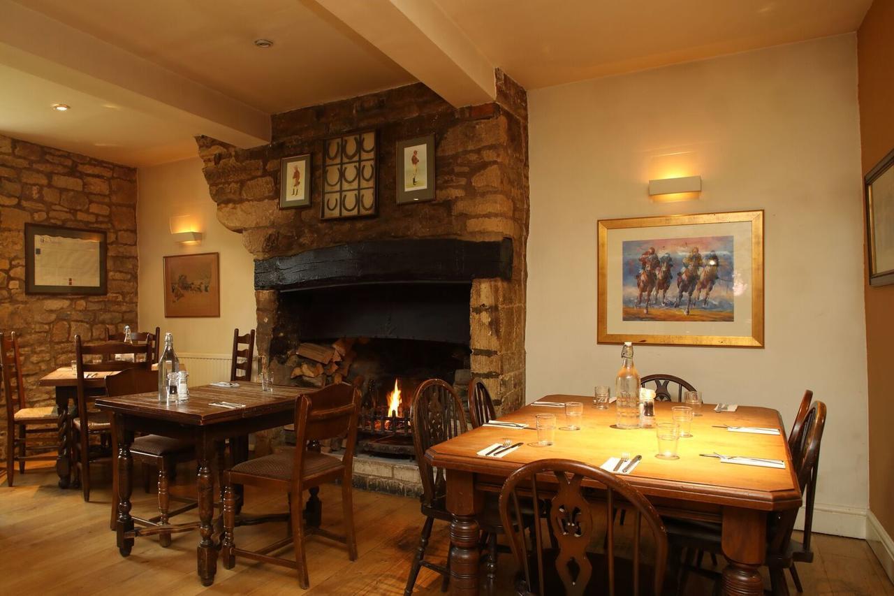 Horse And Groom Moreton-in-Marsh Екстериор снимка